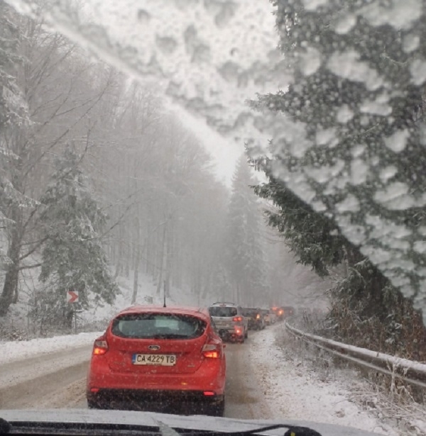 Движението на прохода Петрохан е блокирано научи агенция BulNews За затруднената