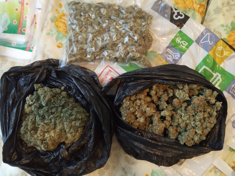 Ченгета намериха незаконно оръжие боеприпаси и наркотици в дома на