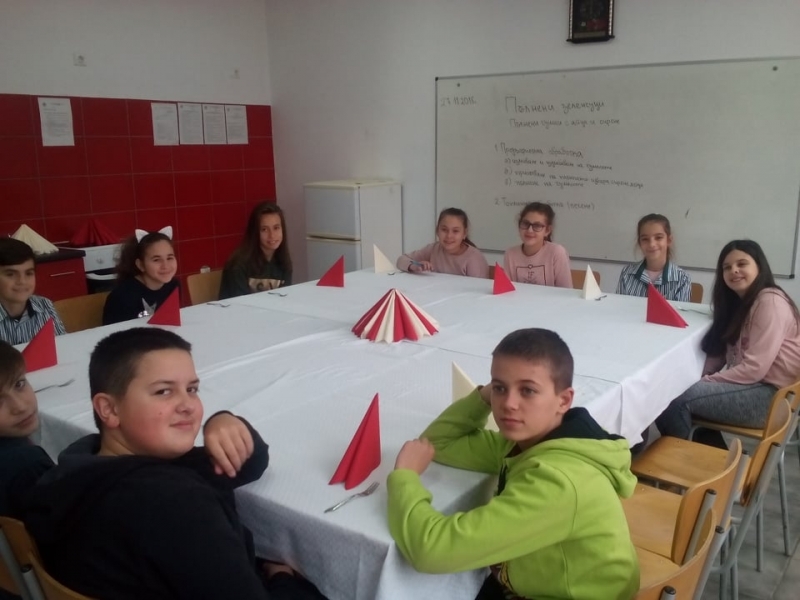 Съвместна дейност на тема Приготвяне на здравословни храни проведоха ученици