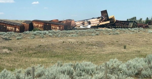 Влакова катастрофа предизвика обявяването на извънредна ситуация и евакуацията на