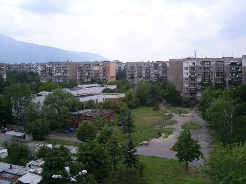 Радост за жителите на монтанския кв. "Младост"! Общината дава близо 85 бона за нов паркинг