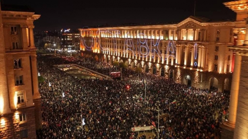 Многохилядните антиправителствени протести в България родиха истински шедьоври на народното
