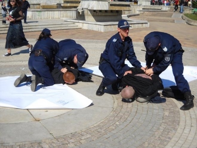 Двама мъже са пребили друг във Враца съобщиха от полицията