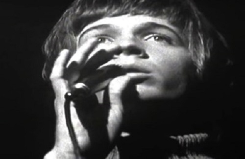 Певецът автор на песни и продуцент Скот Уокър прочул се