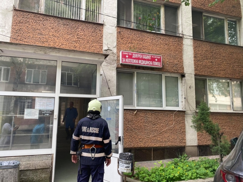 В Кюстендил евакуираха хора заради повредена стоматологична машина Пациентите били в