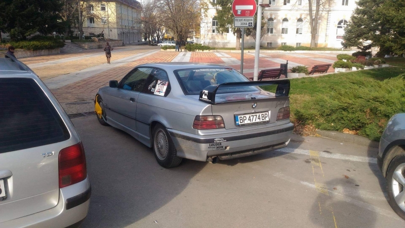 Шофьор на баварец вбеси врачани с наглото си паркиране, научи