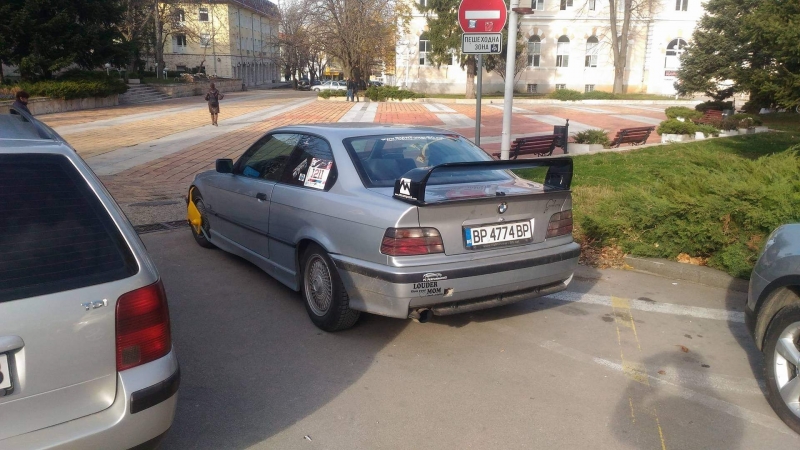 Шофьор на баварец вбеси врачани с наглото си паркиране научи