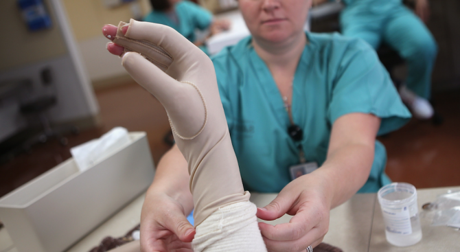 Тежки бяха дежурствата за спешните медици на МБАЛ Пазарджик в последния