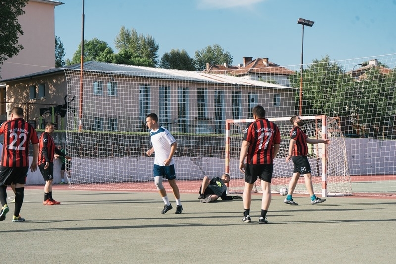 Стартира XXI общински турнир по футбол на малки врати в Мездра /снимки/