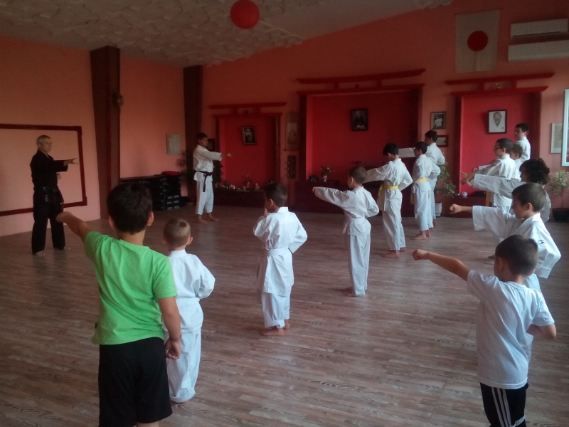 Вчера в залата по източни бойни изкуства в Мездра се