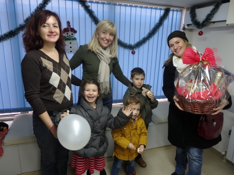 ПП ГЕРБ Враца зарадва осем многодетни семейства в навечерието