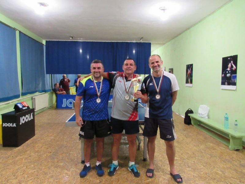 50 състезатели по тенис на маса от 12 града се