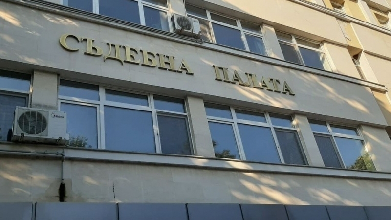 Съдът остави зад решетките двамата, нападнали с бухалки деца в Бяла Слатина