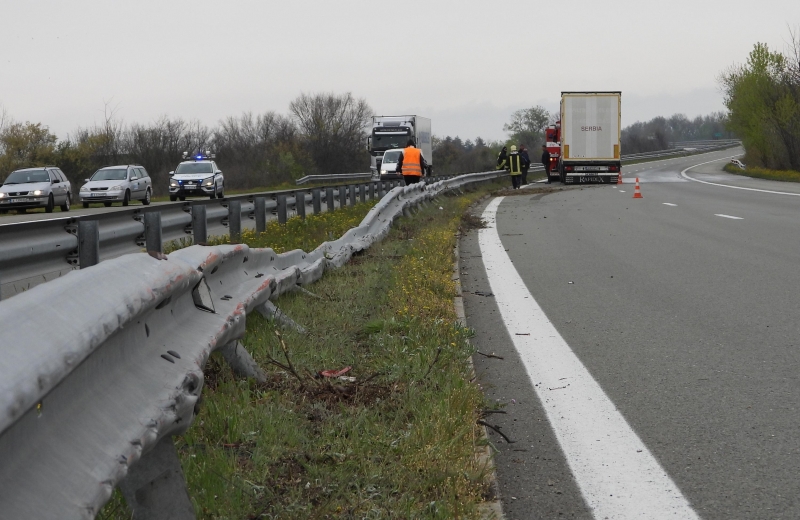 Заспал по време на движение шофьор на ТИР изкриви над