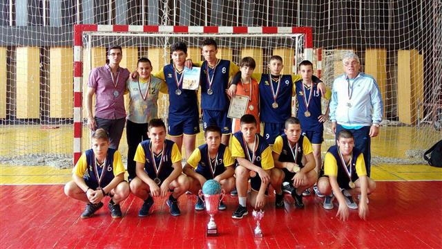 Победа и загуба реализираха хандбалистите от Локомотив Мездра по време