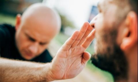 Същински екшън се разигра по обед пред вратата на Специализирания