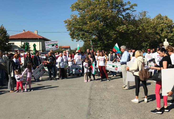 Стотици жители на 7 села излязоха на протест за да