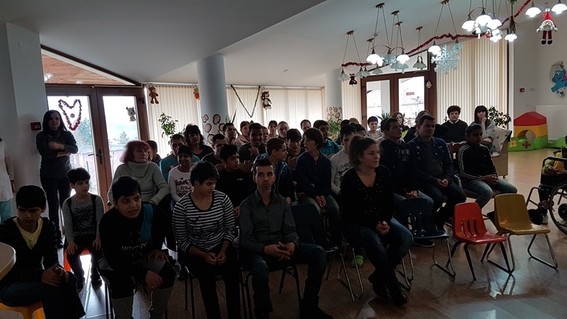 С коледно тържество екипът на Комплекс социални услуги за деца