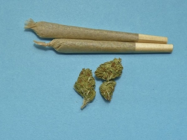 Трима мъже са задържани за притежание на наркотици при полицейска