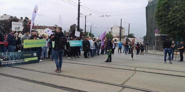 Протестиращи блокираха "Лъвов мост" и Петте кьошета в София /снимки/