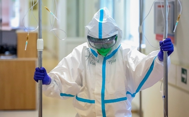 Властите на Москва превърнаха ледена пързалка във временна болница за