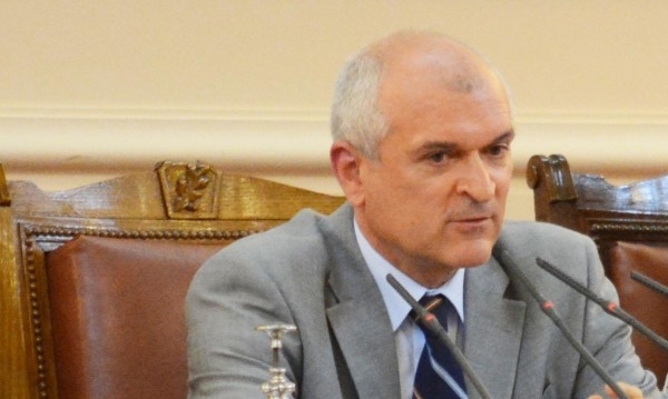 Димитър Главчев запази поста си с 4 гласа