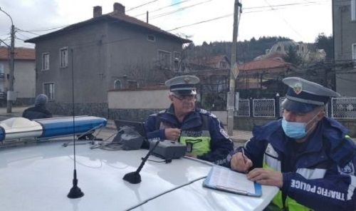 Полицията в Белоградчик разследва кражба на гориво и акумулатори съобщиха
