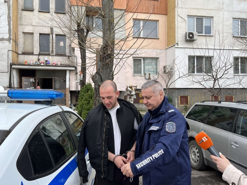 Оставиха в ареста Антоан, трошил коли с брадва във Враца