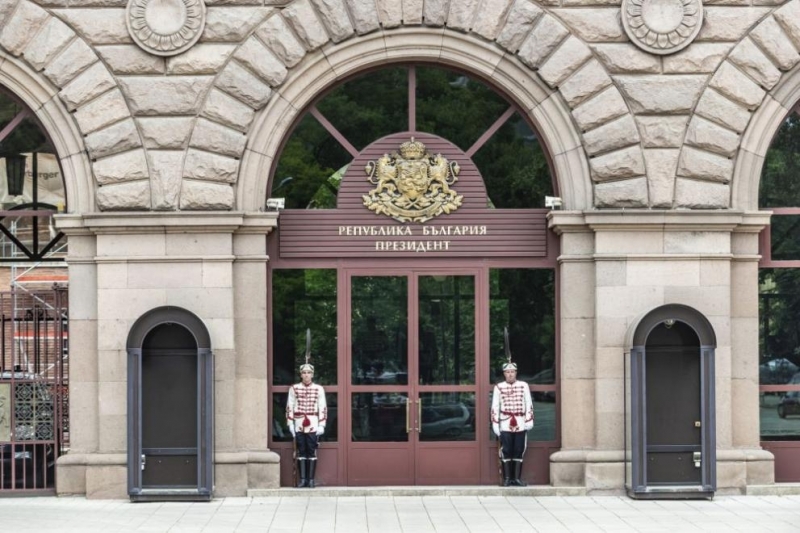 Президентът продължава консултациите с АПС и МЕЧ