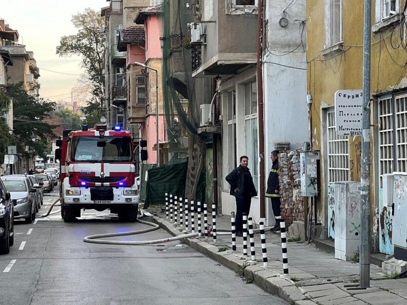 Пожар избухна в сграда в центъра на София, по последна
