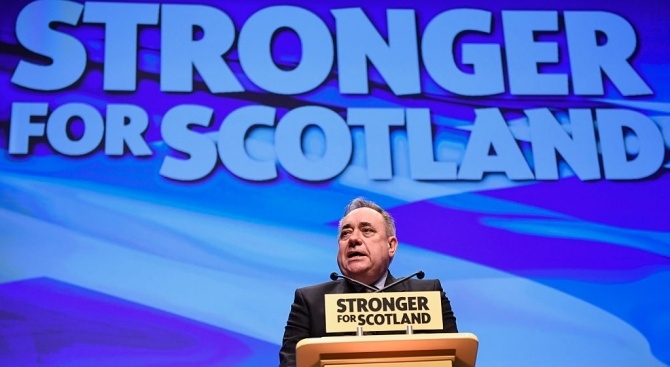 Бившият премиер на Шотландия Алекс Салмънд бе задържан от британската