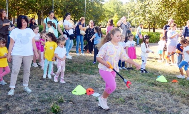 Стотици деца играха и спортуваха заедно с родителите си в Лом /снимки/