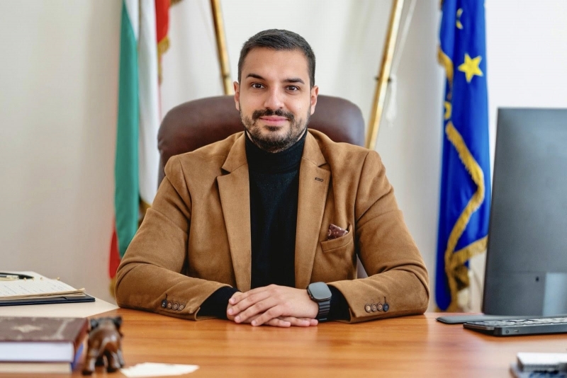 Областният управител на Враца Николай Николов излезе с поздрав в