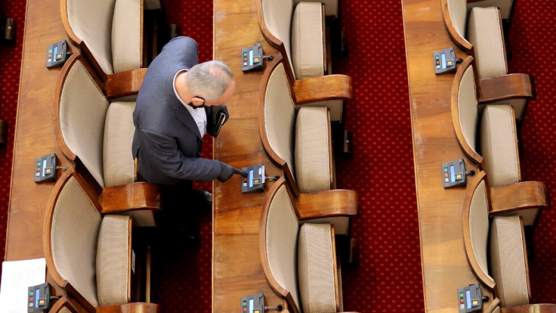 Китай почете хората починали от коронавирус Точно в 10 ч