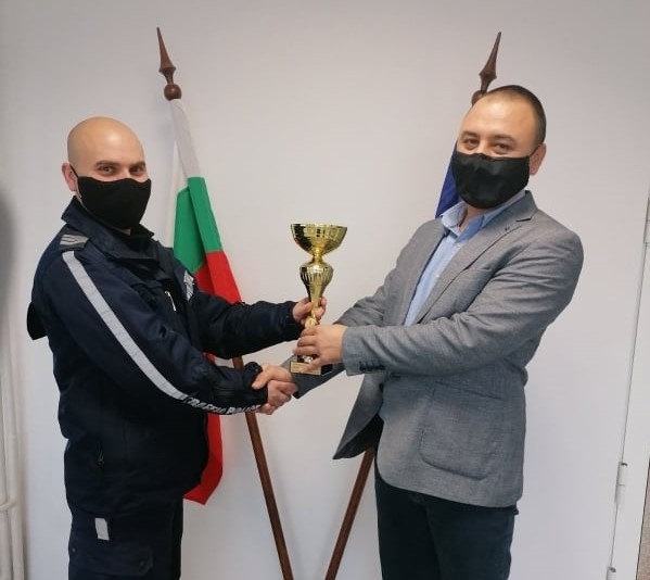 „Полицай на годината“ Момчил Тошков от Враца най-после получи лично наградата си /снимки/