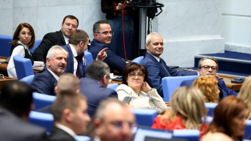 Парламентът прие на второ четене промени в Кодекса за застраховане, въведе еднодневни винетки