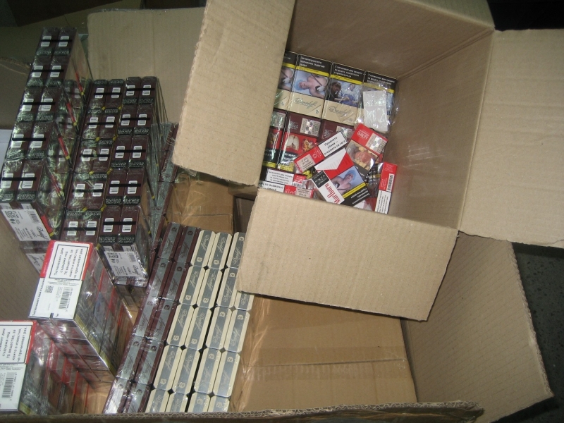3088 кутии (61 760 къса) цигари от различни марки, облепени