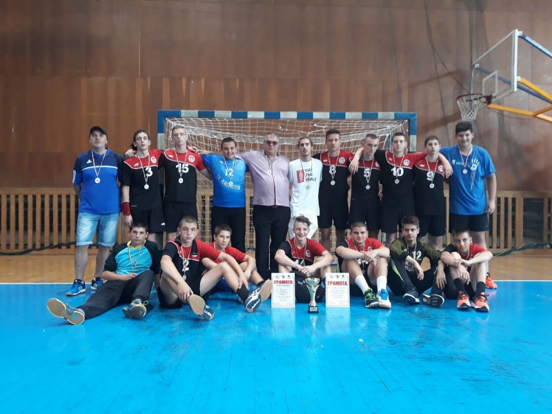 Отборът юноши старша възраст на хандбален клуб Локомотив Мездра завоюва