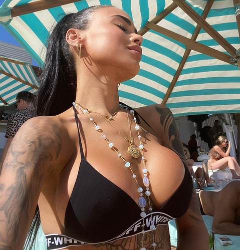 Изкусителната Ясмин Сантос има строго определени правила за първа среща