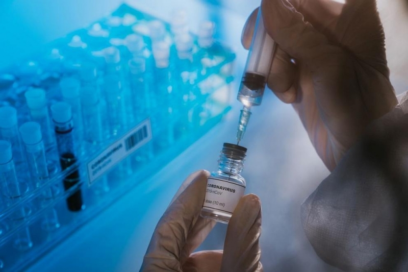 Индия провежда изпитания на три ваксини против коронавируса и вече