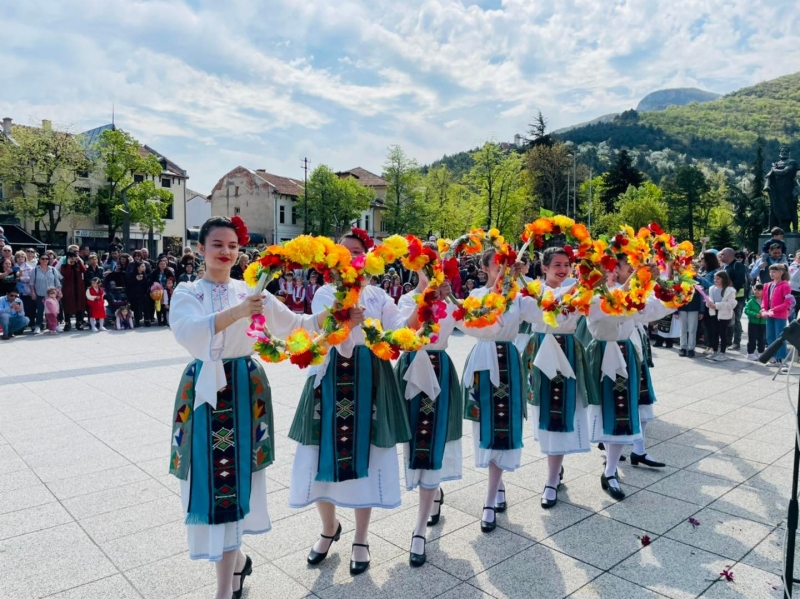 С празничен концерт с участието на талантливите сестри Ива и