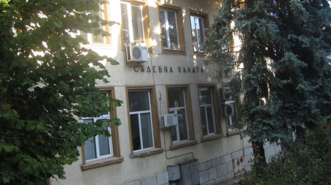 Процедура за определяне на двама съдебни заседатели за Окръжен съд