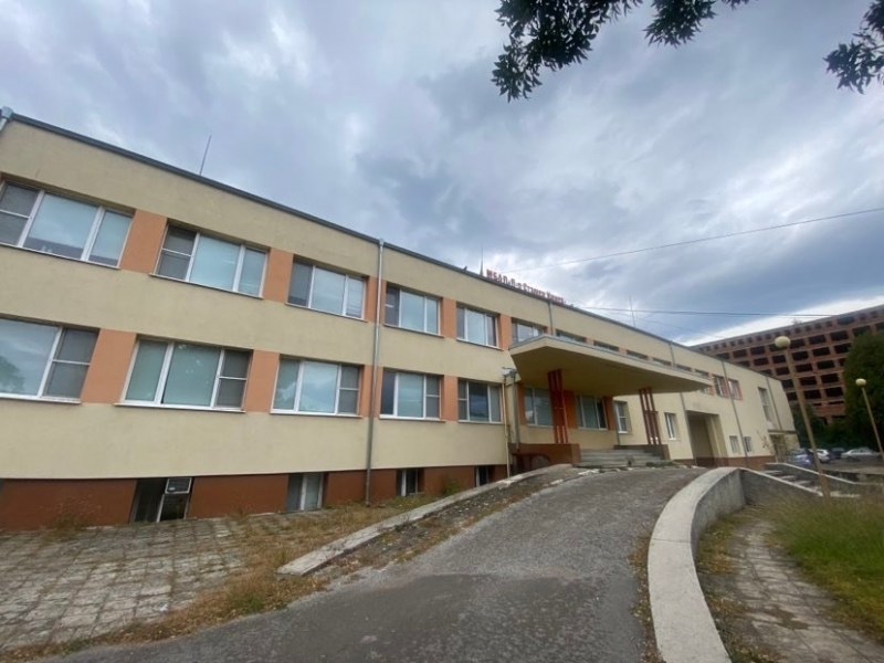 Търсят началници на 12 отделения и 3 лаборатории на монтанската