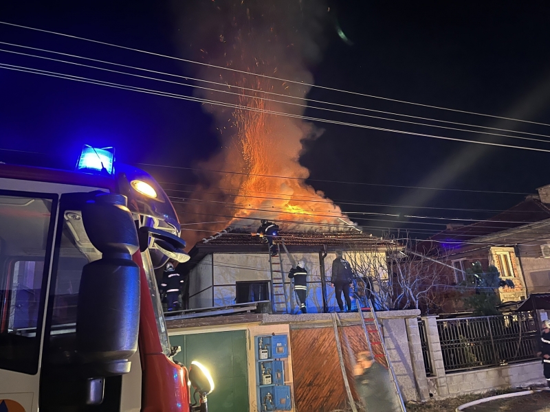 12 слънчеви панела на значителна стойност са изгорели при големия