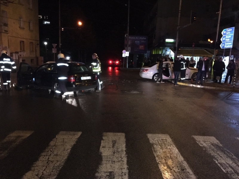 Две коли са се ударили на натоварен булевард във Враца