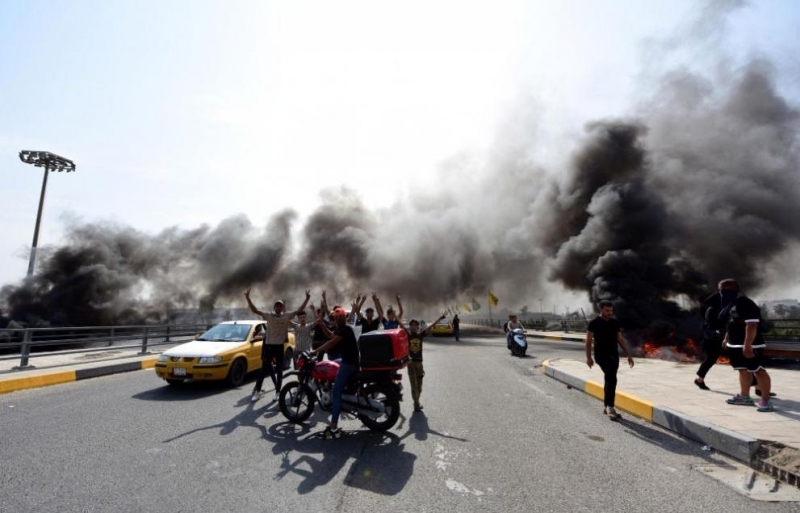 Протестиращи срещу властта в Ирак блокираха нефтено находище докато политическите фракции