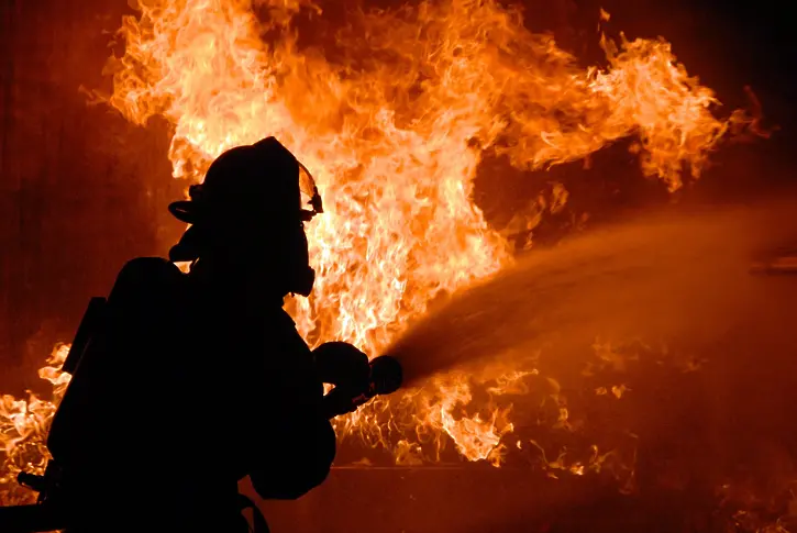 Огнеборци гасиха пожар в заведение в Монтанско съобщиха от полицията Случаят
