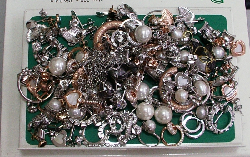 6048 сребърни бижута част от които родирани с общо тегло