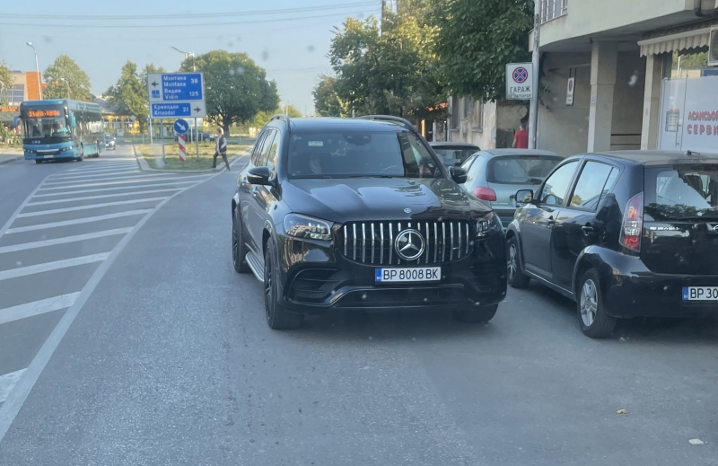 Шофьори продължават да вбесяват врачани с безкрайната си наглост на