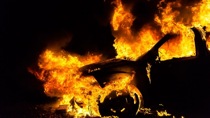 Два офиса и три микробуса на куриерска фирма в Перник